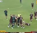 La lamentable pelea entre el Almería y el Hearts que ha acabado con el partido suspendido
