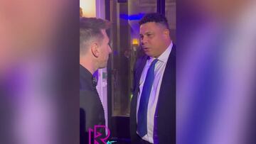 La conversación de Ronaldo y Messi en el The Best... ¡sobre la roja del derbi a Correa!