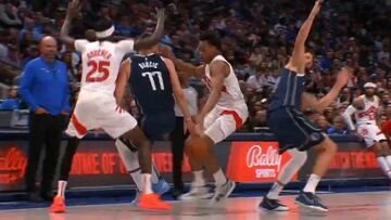 Se mete entre dos, reverso y pase sin mirar: Luka abusando un día más