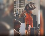 Cardi B agrede a un asistente a su concierto después de que este le lanzase un vaso lleno