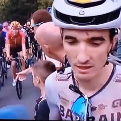 La cazada a un padre y su hijo mientras entrevistaban a Pello Bilbao: ojo a su treta con el pelotón