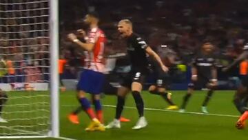 Esto es lamentable: vean lo que hizo un jugador del Bayer a Carrasco nada más fallar