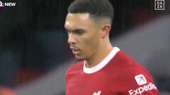 Atento, Roberto Carlos: TAA rozó su gol más icónico en la década de los 90 con el Madrid