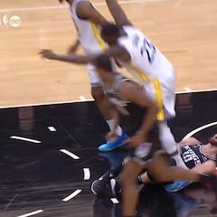 Aquí va a haber lío seguro: el enganchón de Sabonis a Draymond y el pisotón en el estómago de vuelta