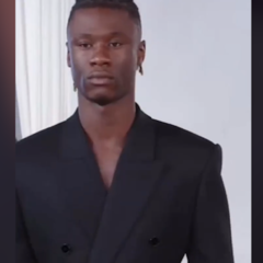 No solo es un crack como futbolista: Camavinga desfila con esta clase para Balenciaga