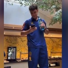 Zubimendi paga el pato del novato cantando Rosalía: lo mal que lo pasa es para verlo