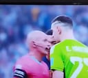 El obsceno gesto del Dibu Martínez a Mbappé agachado antes del penalti de la final del Mundial
