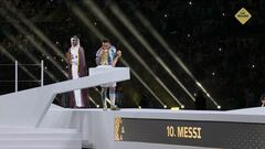 La secuencia para la posteridad de Messi y la Copa del Mundo rompiendo todos los protocolos: el estadio se vino abajo