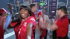 La celebración de la madre de Embolo tras el pase de Suiza a octavos de final