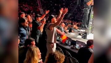 Gritos, banderas y patadas a las silla: lo que no se vio de Ramos y Ferran Torres en la pelea de Topuria