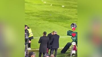 El pelotazo a Butragueño en la banda antes de empezar el partido