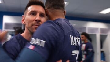 Vean las diferencias en el vestuario del PSG: Mbbapé, exaltado; Messi, apático