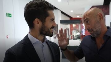 Monchi explica a Isco por qué han apostado por él y pone a Maradona de ejemplo