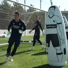 Concentración al máximo: estas imágenes de Kepa y Lunin prevén una lucha encarnizada