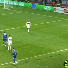 Un espontáneo asalta a Cristiano en pleno partido: lo que sucedió dejó helada a toda Portugal