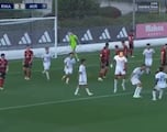 Ni su padre nos tenía acostumbrados a este golpeo: vean lo de Theo Zidane con el Castilla