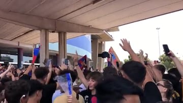 La imagen es de hoy y es tremenda: oigan a los aficionados del Barça en el Camp Nou...¡con Messi!