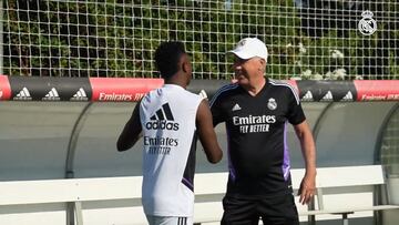 Era el abrazo más esperado y no defraudó: Ancelotti tiene claro que va para estrella total esta temporada
