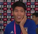 La reacción de Tomiyasu cuando le dicen que su jugador favorito de España no está en Qatar