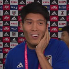 La reacción de Tomiyasu cuando le dicen que su jugador favorito de España no está en Qatar