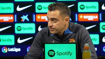 Xavi apunta la conversación con Piqué en la que le avanzó el cambio de rol