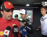 Gasly le reclama algo a Sainz en plena entrevista: la reacción del español, aplaudida