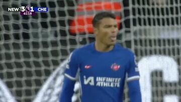 El ridículo gol que deja muchas dudas sobre si Thiago Silva está para la Premier con 39 años