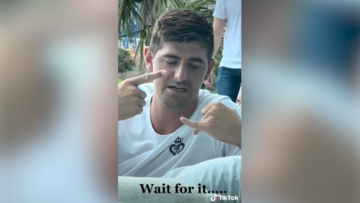 Courtois intenta el reto de TikTok mientras su novia no puede parar de reír