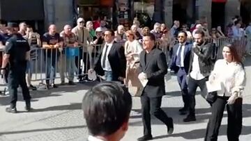 Gritos a Dani Martín en el acto del 2 de Mayo: “¿Cantante? ¡Pues que se vaya a tomar por cu**!”