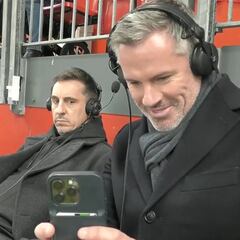 No hay nada más viral ahora mismo en UK: Carragher y Neville con el 7-0 del Liverpool al United