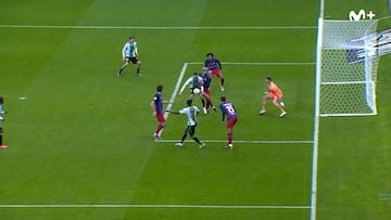 Con uno de los mejores centrales del mundo y haces esto: disfruten de la obra de arte de Loren