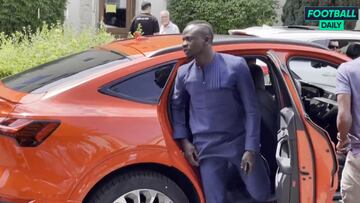 La imagen de Mané pasando reconocimiento médico con el Bayern