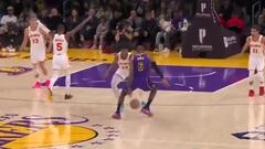 Los dos mates de Lebron James ante los Hawks