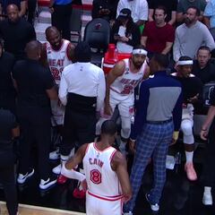 Insólito: bronca con su entrenador, se va al vestuario y lanza esto a pista