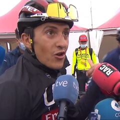 La broma de Marc Soler a Enric Mas: “Aquí tenemos al paquete”