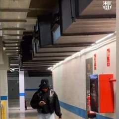 El extravagante ‘outfit’ de Koundé al llegar al Camp Nou: ojo a los pantalones