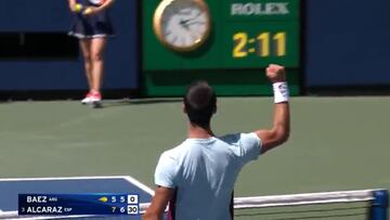 Cuando la grada se pone en pie y levanta el puño así, ojito: tremendo esto de Alcaraz