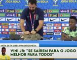Irrumpe un gato en la rueda de prensa y cómo lo trata el jefe de prensa deja alucinando a Vinicius
