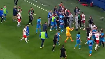 Una pelea salvaje: vergüenza mundial en Rusia