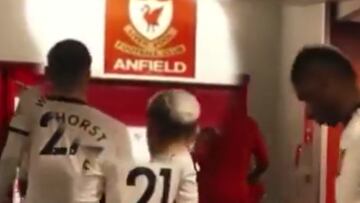 El gesto de un jugador del United en el túnel de Anfield por el que le llueven los palos