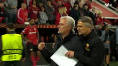 Vea la celebración icónica de Mou tras un autobús de época: 21 tiros el Leverkusen, uno de la Roma