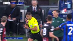 La jugada por la que San Siro la tomó con Gil Manzano: pitada tras pitada desde ahí