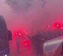 Aficionados del Barça se confunden y atacan el autobús de su propio equipo