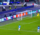 Se pasa de inverosímil hasta para ellos: el gol del portero de la Lazio al Atleti en el 95′