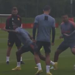 El caño de Casemiro a Varane entrenando que tiene a los fans del United emocionados