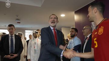 Salieron cientos de Gifs al instante: el grito de Felipe VI al entrar al vestuario de la Roja