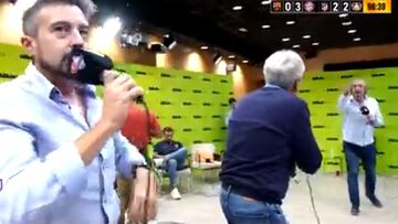 Va a escocer a los atl¨¦ticos y mucho: la broma de Pedrerol segundos antes de tirar el penalti