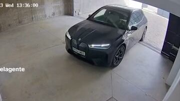 Mina Bonino, viral en TikTok por golpear así su coche al entrar en su garaje