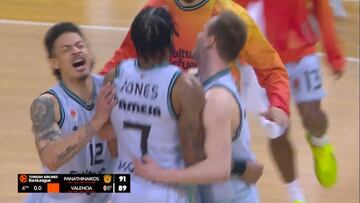 ¡Jones, Jones, Jones! Triple sobre la bocina para ganar y enmudecer Grecia