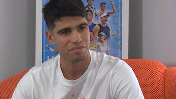 Alcaraz cuenta el porqué sí pudo con Djokovic en Wimbledon y no en Roland Garros